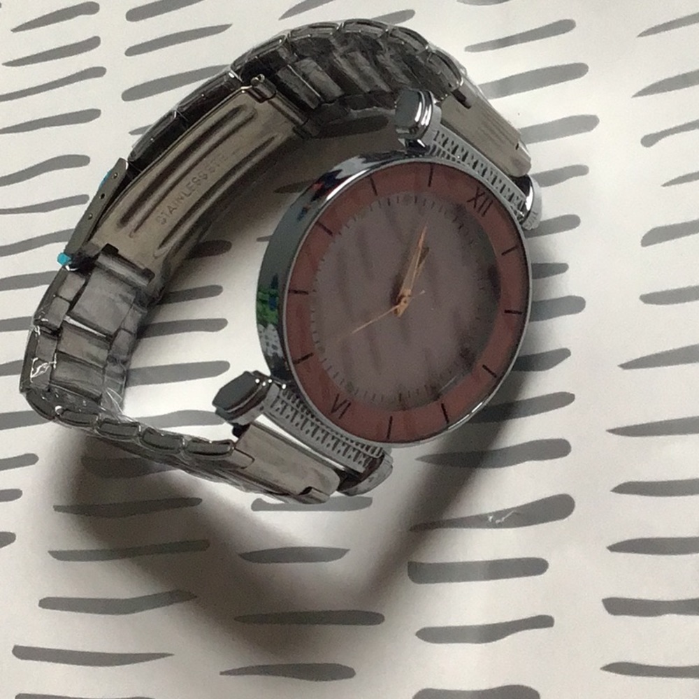Watch - Picture 2 of 4